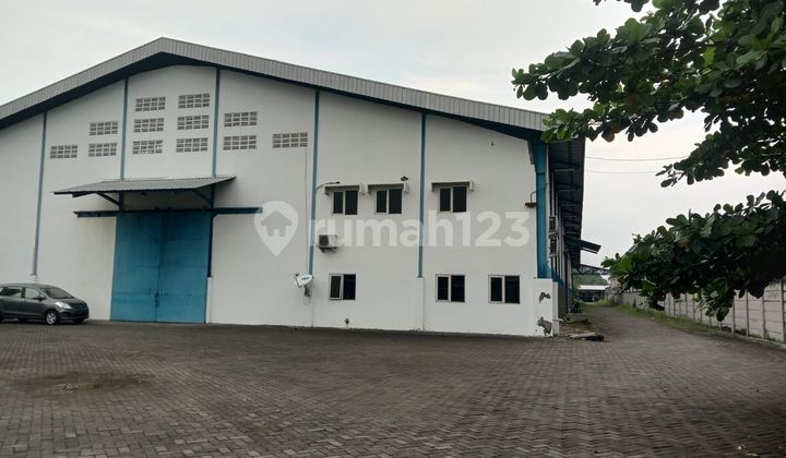 Warehouse in Menganti, Main Road, Ready to Use, Good Condition. Warehouse in Menganti, Main Road, Ready to Use, Good Condition.