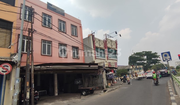 Ruko lokasi strategis di Pinggir jalan Raya di Ciledug Ruko lokasi strategis di Pinggir jalan Raya di Ciledug