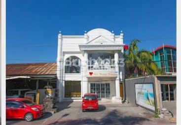 RUKO MEWAH DI JL BY PASS NGURAH RAI MAIN ROAD 3Lt daerah Pusat Bisnis JIMBARAN  dan Trafic Ramai dan Padat sangat cocok utk Bisnis