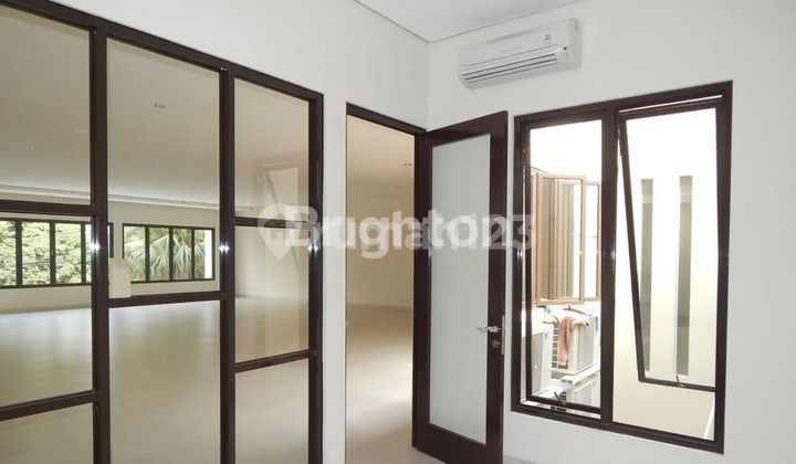 RUKO MEWAH STRATEGIS, PINGGIR JALAN RAYA, COCOK UNTUK CAFE, SHOW ROOM ATAU USAHA LAINNNYA.