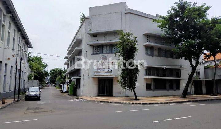 GEDUNG HERITAGE DI JL VETERAN SURABAYA COCOK UNTUK SEGALA USAHA. 1