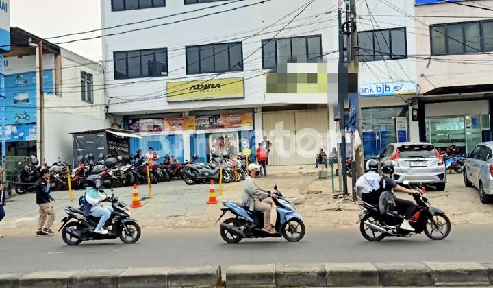 RUKO 3 LANTAI, LETAK STRATEGIS,DI KAWASAN RAMAI JALAN UTAMA JAKARTA - BOGOR