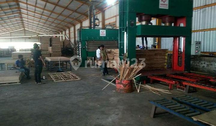 Pabrik Plywood lokasi pinggir jalan toll
