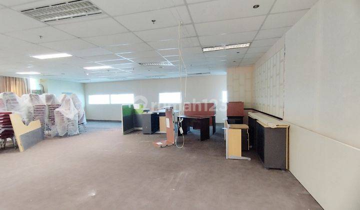 Di kan Ruang Kantor Di Springhill Office Tower 121 M² 1