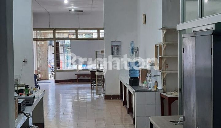 READY-TO-USE SHOP in the CITY CENTER