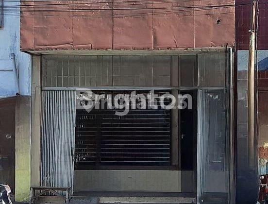 READY-TO-USE SHOP in the CITY CENTER