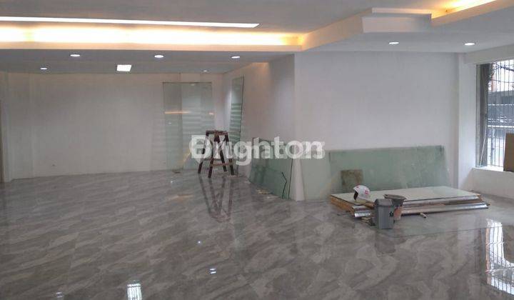 GEDUNG KANTOR 4,5 LANTAI, PINGGIR JALAN RAYA, PER LANTAI, CIDENG 2