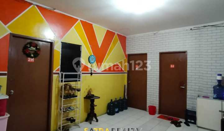 SHOPHOUSE BOARDING IN HAYAM WURUK OCCUPANCY ABOVE 95 PERCENT BUILDING PERMIT BOARDING PERMIT 2