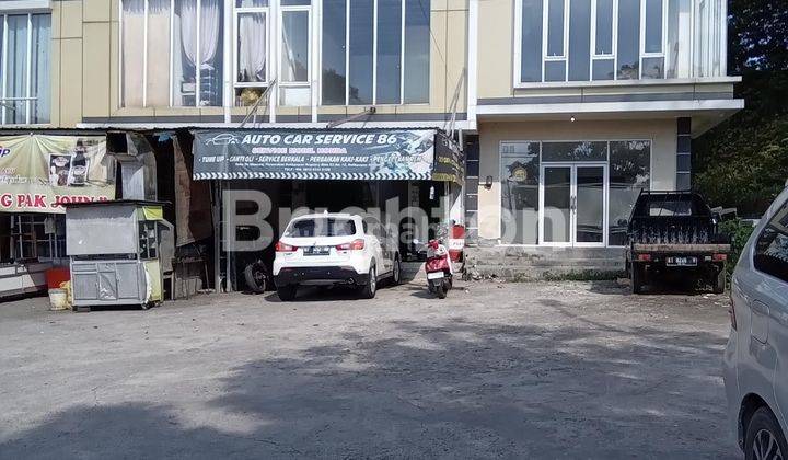 DI  RUKO 2 LANTAI DI BALIKPAPAN REGENCY