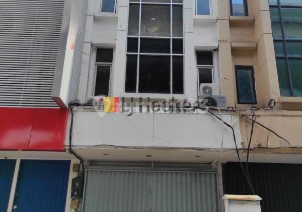 3-Story Shophouse on Boulevard Barat Raya, Kelapa Gading 3-Story Shophouse on Boulevard Barat Raya, Kelapa Gading