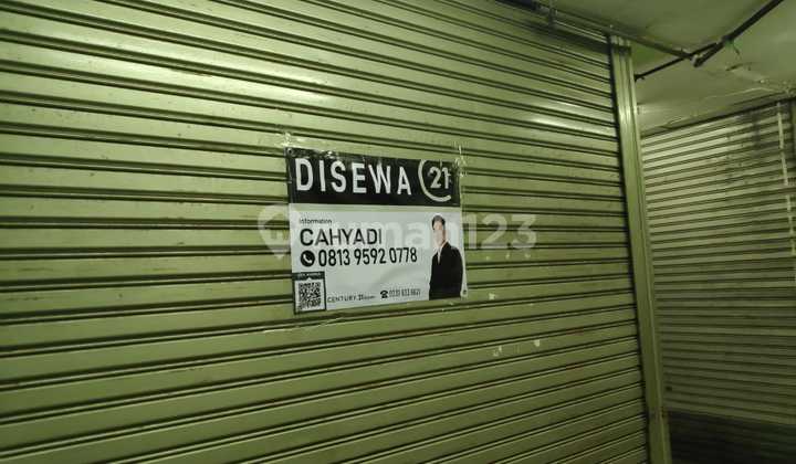 Kios Di Pasar Balong, Cirebon