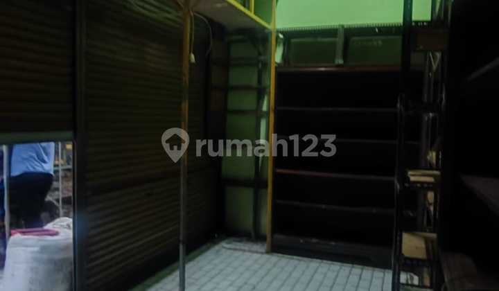 Kios Posisi Dekat Pintu Utama Di Pasar Balong 2