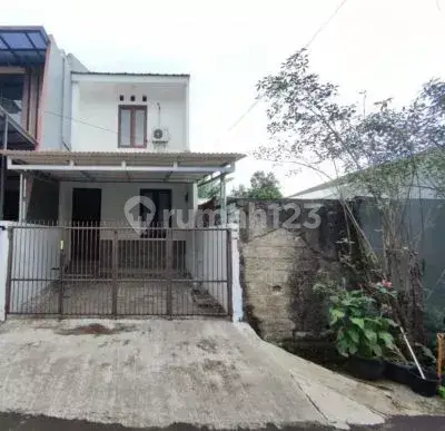 Rumah  di Griya Loka sektor 1.1 BSD Serpong 2