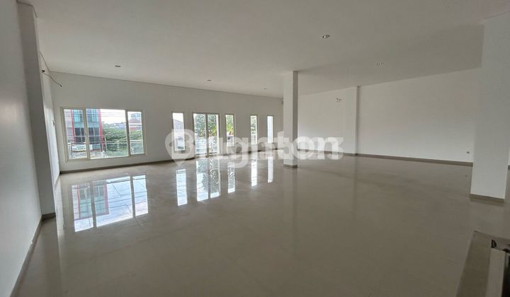 LARGE TOWNHOUSE IN THE CITY CENTER, READY TO USE!! WELL-MAINTAINED CONDITION!! JUST A STEP AWAY FROM PARAGON MALL