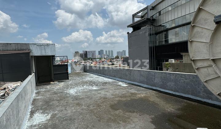 RUO STRATEGIS DAN LUAS DI KEBON JERUK