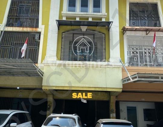 Palem Mutiara Neat and Well-Maintained Shop House in Cengkareng, West Jakarta