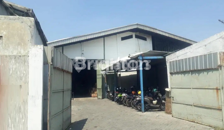 GUDANG SURI MULIA MARGOMULYO POSISI DEPAN DEKAT PINTU MASUK