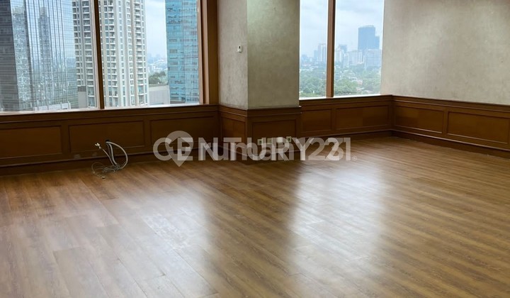 Ready-to-Use and Spacious Office Space in Menara Sudirman CW13032 Ready-to-Use and Spacious Office Space in Menara Sudirman CW13032