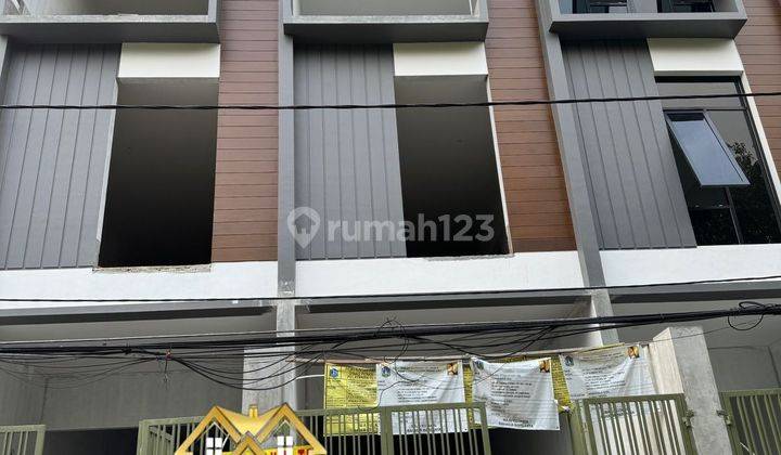 ANA GUDANG BARU UK 4.5X20M DI KOMPLEK KAVLING POLRI JELAMBAR 1