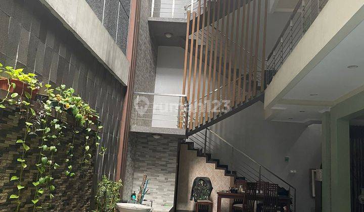 Dijual Rumah Modern Mewah Ada Kolam Renang di Modernland Cakung 2