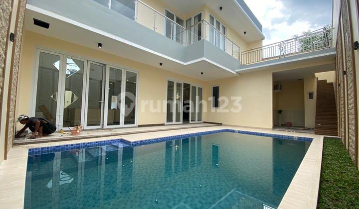 Rumah Kolam Renang Dalam Perum Elit Full Furnished Rumah Kolam Renang Dalam Perum Elit Full Furnished