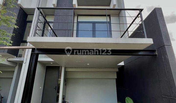 Exclusive Modern Townhouse Strategis di Jagakarsa 1