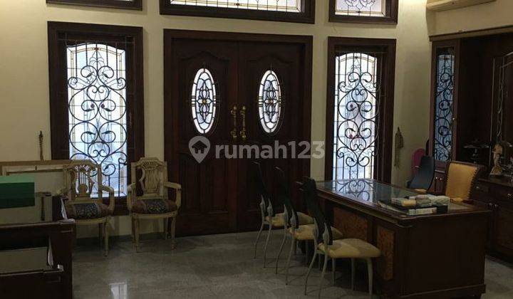 Rumah 2 Lantai Bagus Furnished Sertifikat Hak Milik di Darmo Hill, Surabaya 1