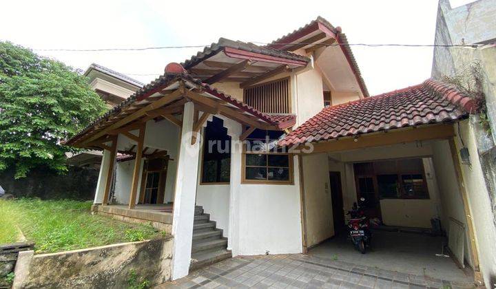 Rumah Hadap Taman Luas Tanah 240 Meter Jalan Lebar 1