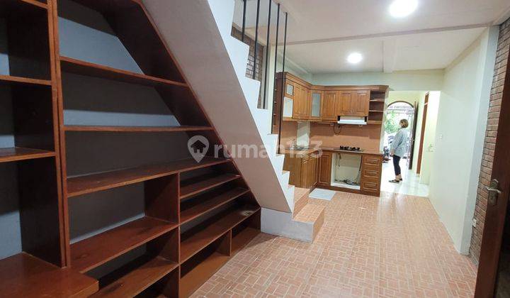 Rumah 3 Lantai Bagus Kamar Banyak View Langsung Gunung Pancar Klaster Taman Legian Sentul City Bogor  2