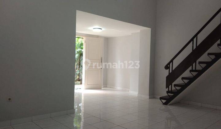 Rumah siap huni terawat bagus di Menteng 2