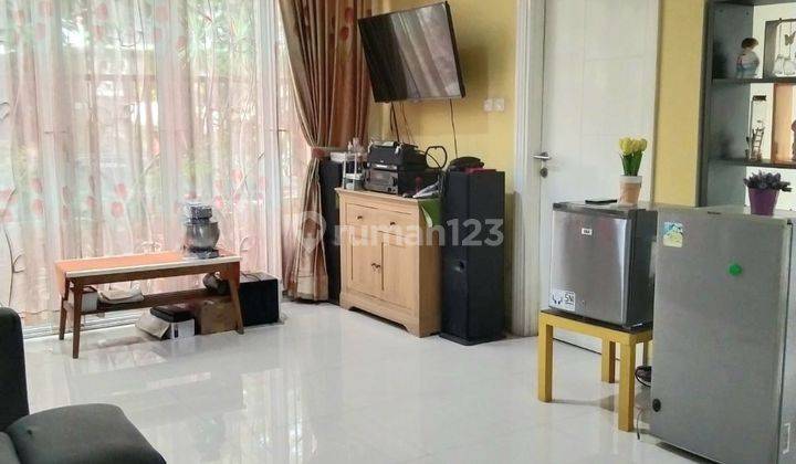 Dijual rumah 2 lantai di villa melati mas 2