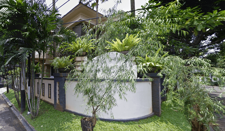 Rumah Pondok Indah - Hoek - hadap selatan dan barat 2