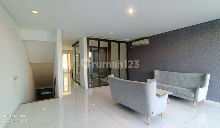 Best Deal!! Rumah Siap Huni Graha Family Platinum Terrace Surabaya Barat Fully Furnished!!  2