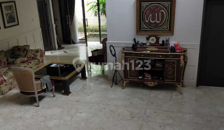 For Sale Luxury House in Premium Menteng Bintaro Location. 2