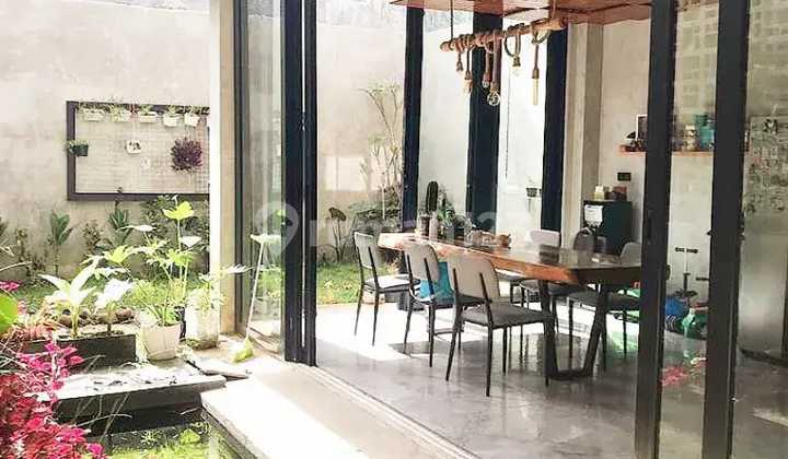 Dijual Rumah Bagus Berkonsep Industrial di Citra Green Dago Bandung