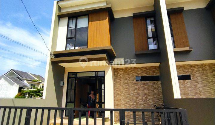 Rumah 2 lantai di Grand Bukit Dago 1