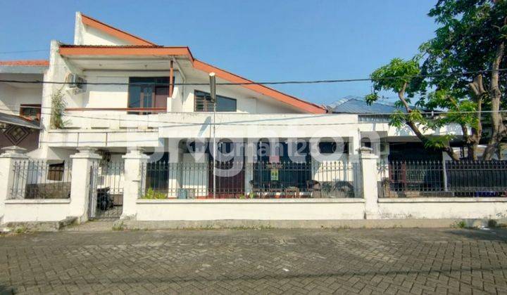 MANYAR TIRTOMOYO, RUMAH ROW JALAN 3 MOBIL 1