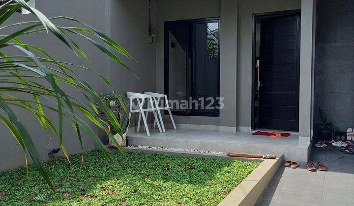 Rumah minimalis asri dan strategis di Cinere, Depok 2