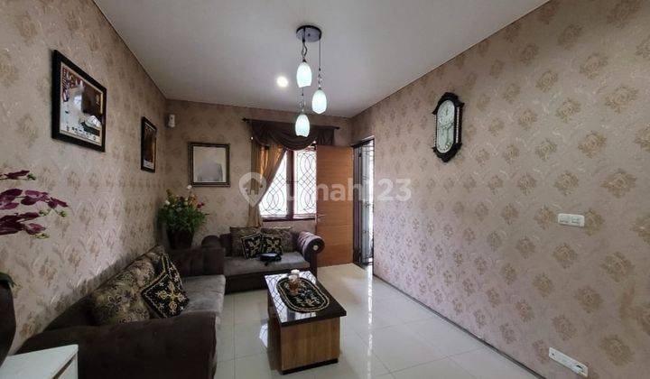 Rumah Bagus Lebar 7 meter Harga 2.4 Milyar di Setraduta Banding 1