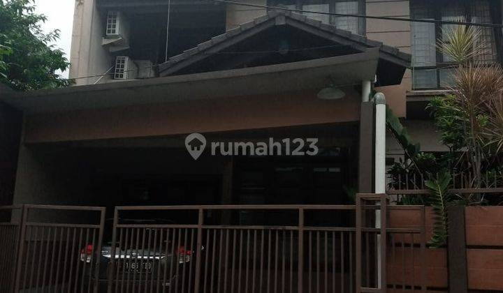 Dijual rumah 2 lantai terawat di komplek AD diskum cipinang muara 1