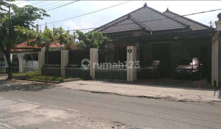 Rumah mewah, lingkungan elite dan tenang 1