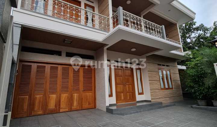 Luxurious 2-Story House Near Slamet Riyadi Street, Solo 2