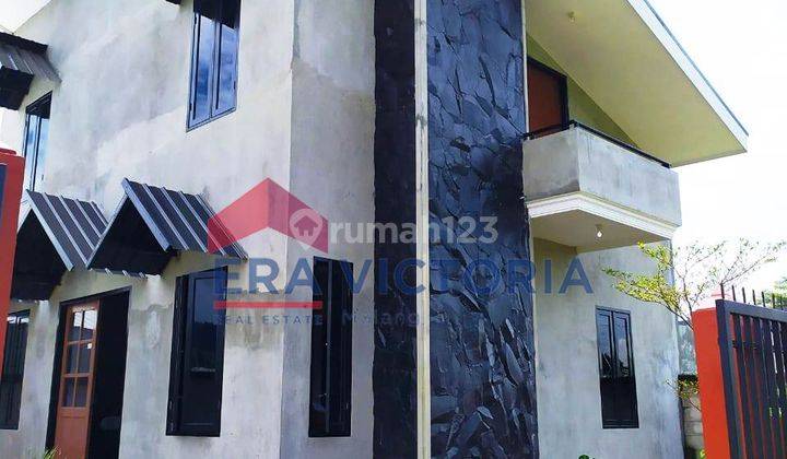 Rumah villa dijual ada kolam renang 1