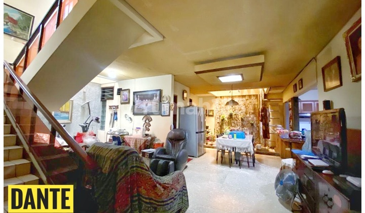 Rumah Lama Lokasi di Jalan Lebar 1