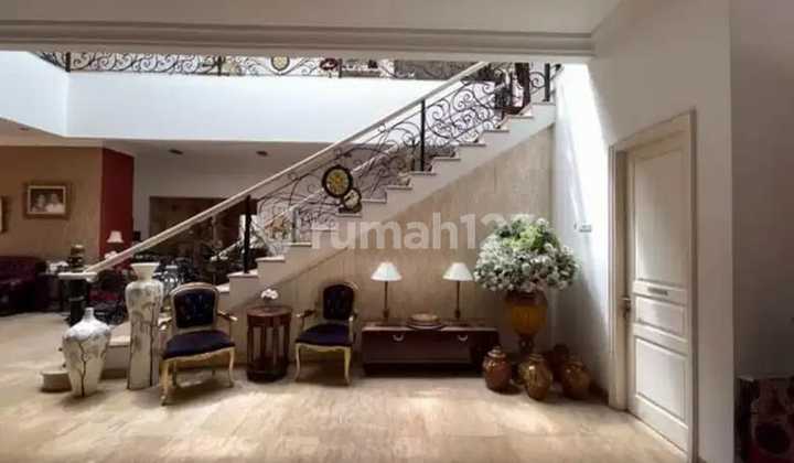 ruang keluarga rumah mewah @taman tirta golf