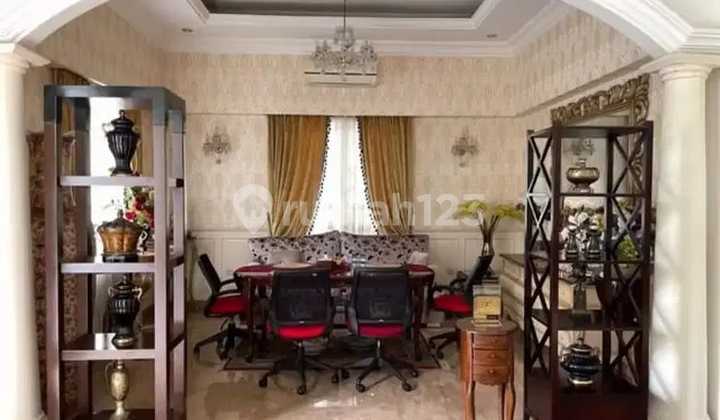 ruang keluarga rumah mewah @taman tirta golf