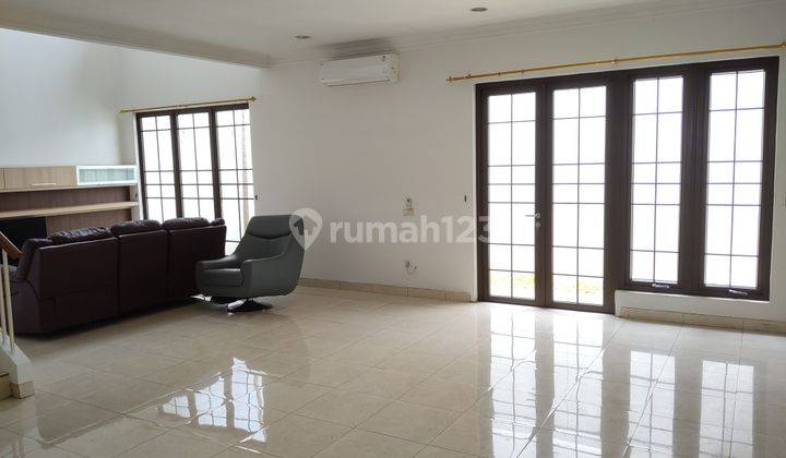 Rumah 2 Lantai Semi Furnished di Vermont Bsd 2