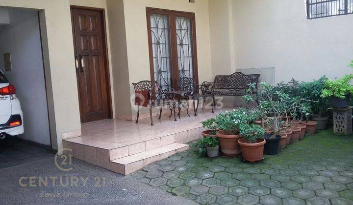 DI JUAL rumah 2 lantai siap huni di kebon jeruk, Jakarta Barat. 1