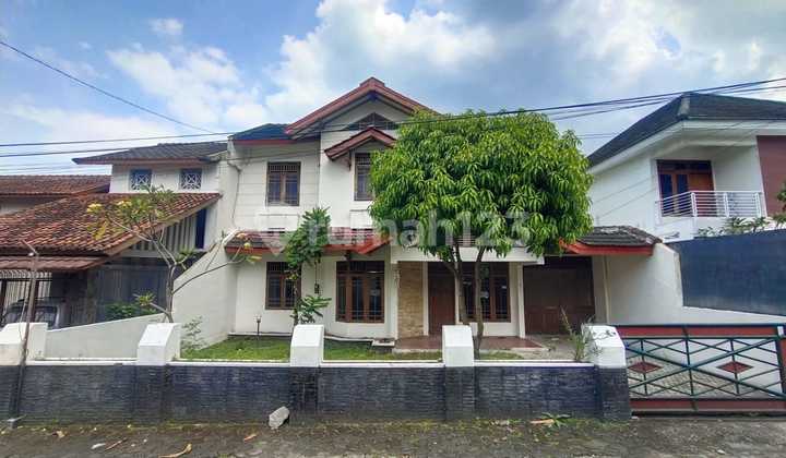 RUMAH ELEGAN DAN MEWAH  DI JALAN KALIURANG KM 8 DEKAT UGM