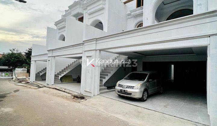 RUMAH MEWAH CLASSIC MODERN AREA PREMIUM +PRIVATE POOL+ROOFTOP  DEKAT PINTU TOL AkSES 2 mobil  1